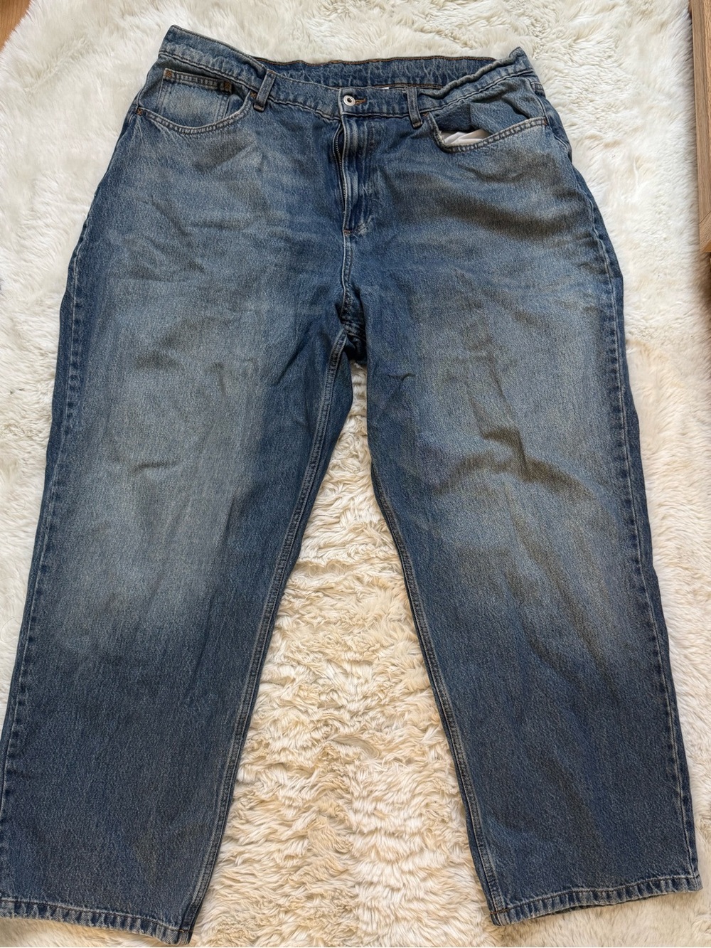 Relaxed Fit Men's Denim Jeans in Faded Blue